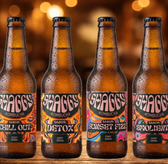 Las cuatro botellas de Shaggy Kombucha alineadas: Chill Out, Detox, Sunset Fizz y Emoliente